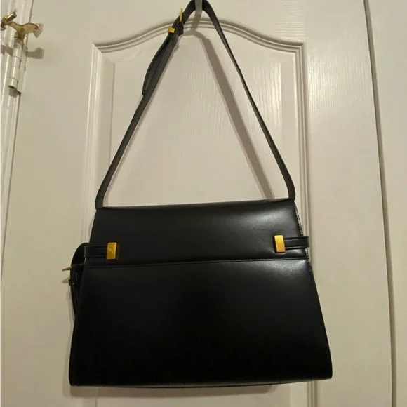 Chic Black Leather Shoulder  Bag with Gold Accents - Picture 2 of 12